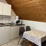 Ibolya Vendeghaz Kehidakustány
