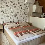 Ibolya Vendeghaz Apartmán *
