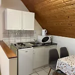 Ibolya Vendeghaz Kehidakustány