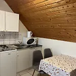 Ibolya Vendeghaz Apartmán Kehidakustány