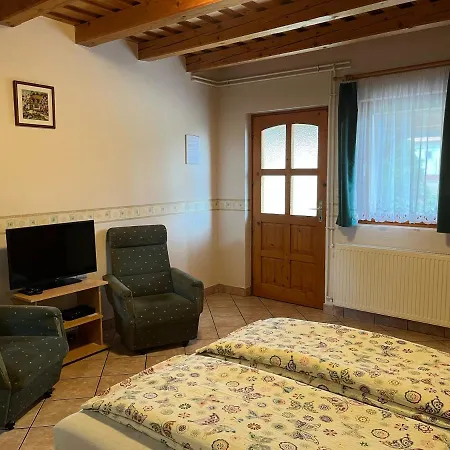 Ibolya Vendeghaz Apartment *