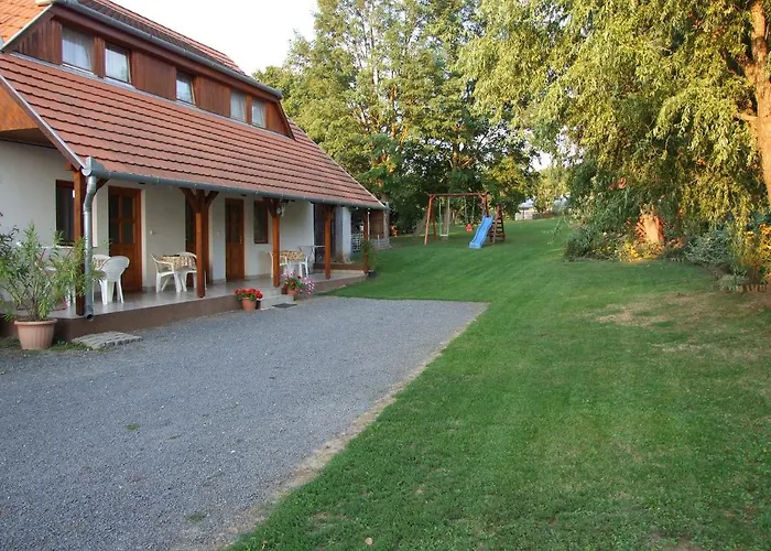 Ibolya Vendeghaz アパート *